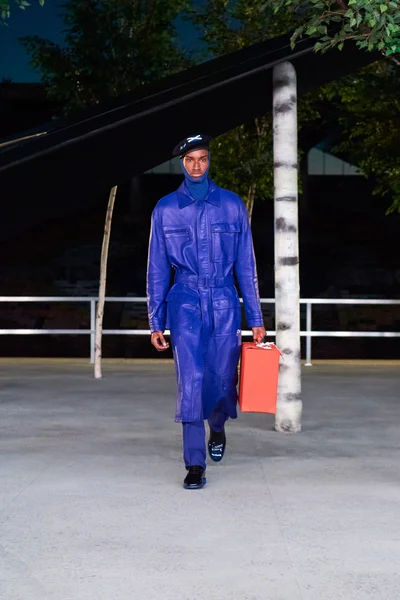 Look 90